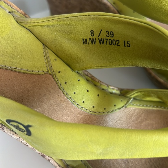 Born Drilles lime green leather sandal. Sz 8 - Picture 3 of 10